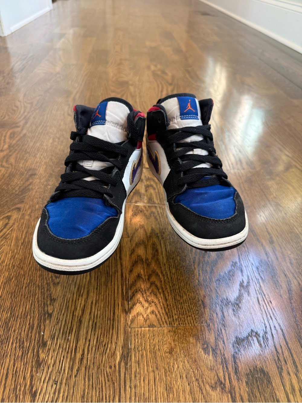 Kids Nike Air Jordan 1 Sneakers - Sz 1 - Picture 2 of 10